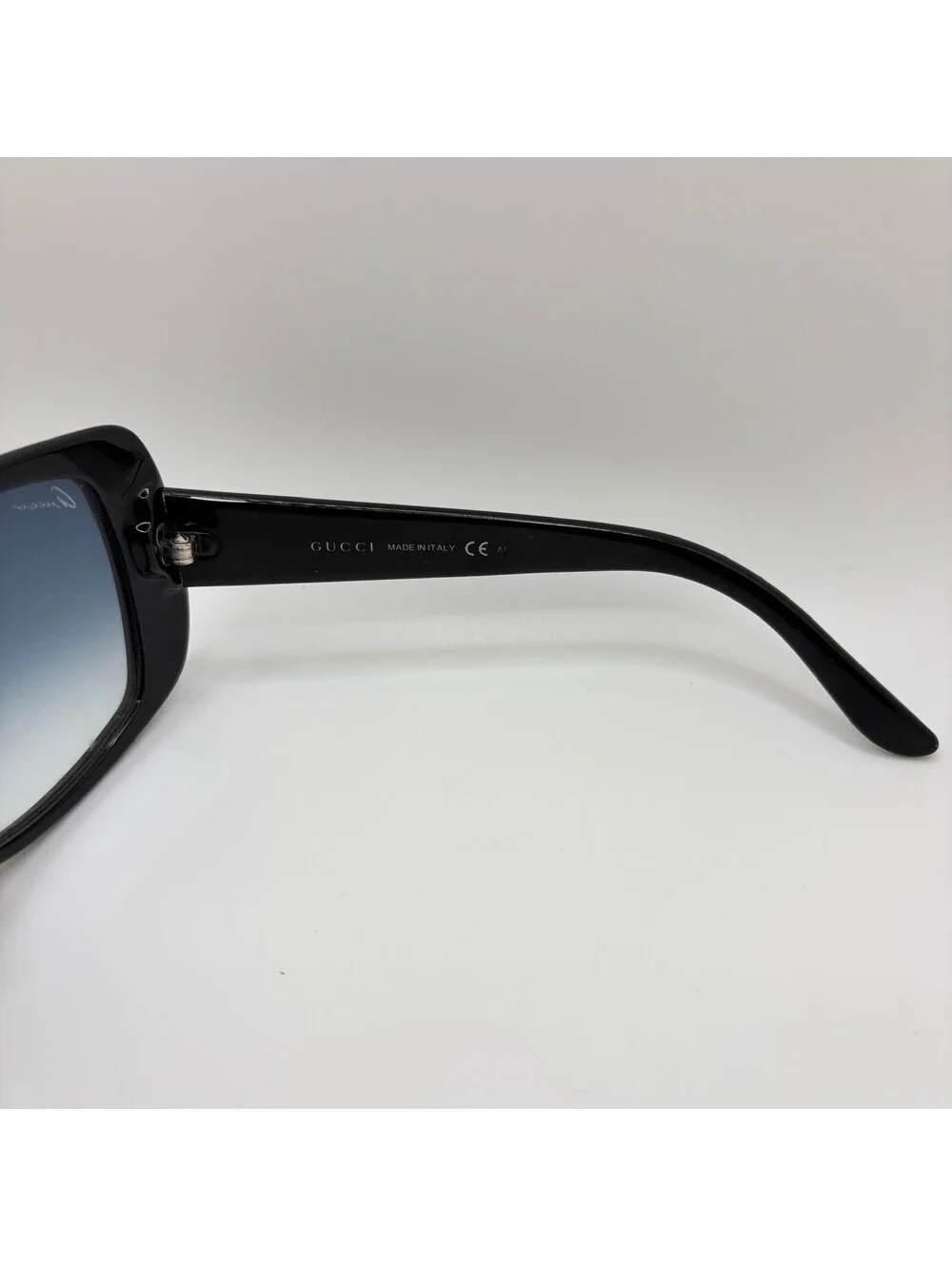 Gucci product pair
